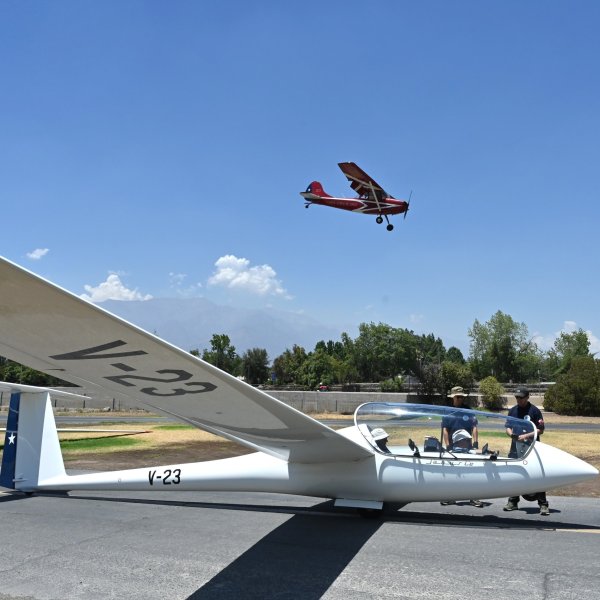 ESCUADRILLA DE VUELO SIN MOTOR
