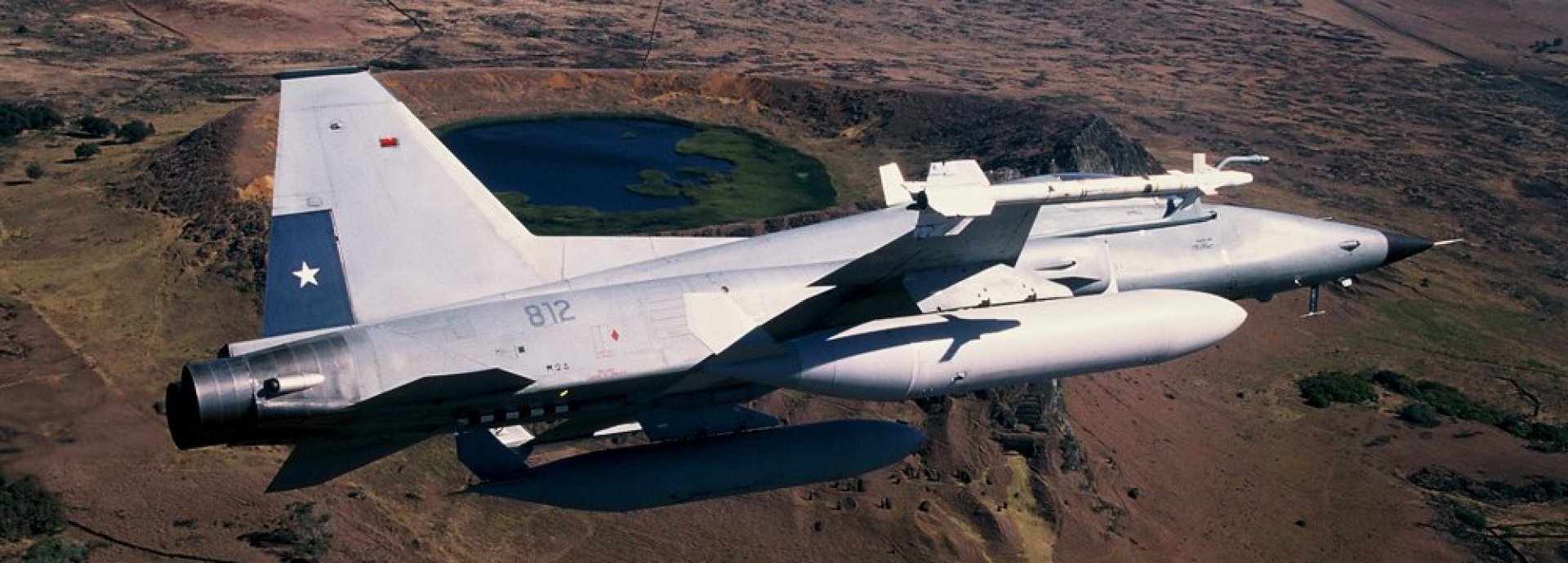 Los F-5 vuelan a Isla de Pascua