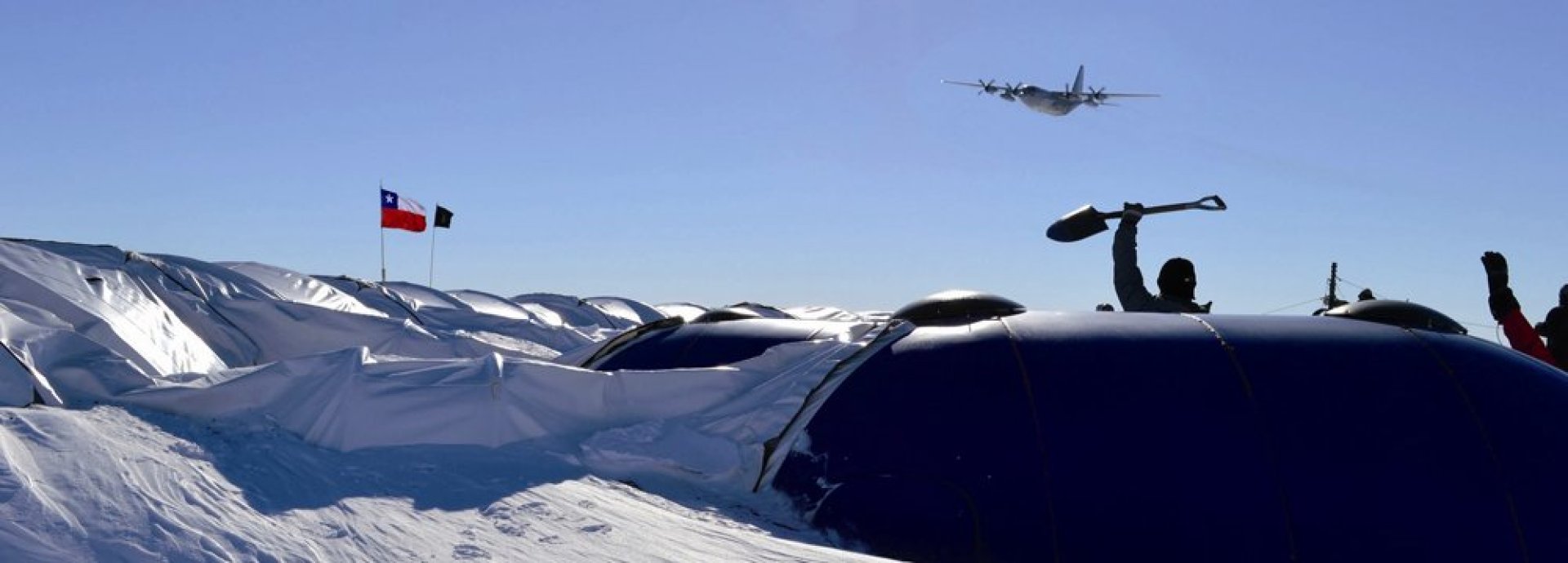C-130 Hercules aterrizan en Glaciar Unión