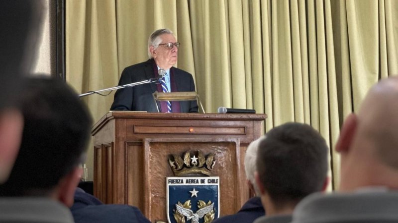 ACADEMIA DE GUERRA AÉREA Y CENTRO DE ESTUDIOS ESTRATÉGICOS Y AEROESPACIALES REALIZAN EXPOSICIÓN GEOESTRATÉGICA
